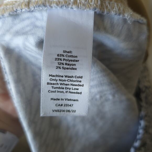 Talbots Crop Jegging Pants Sz 12 Black White Leaf Print Stretch Comfy Chic - Picture 12 of 12